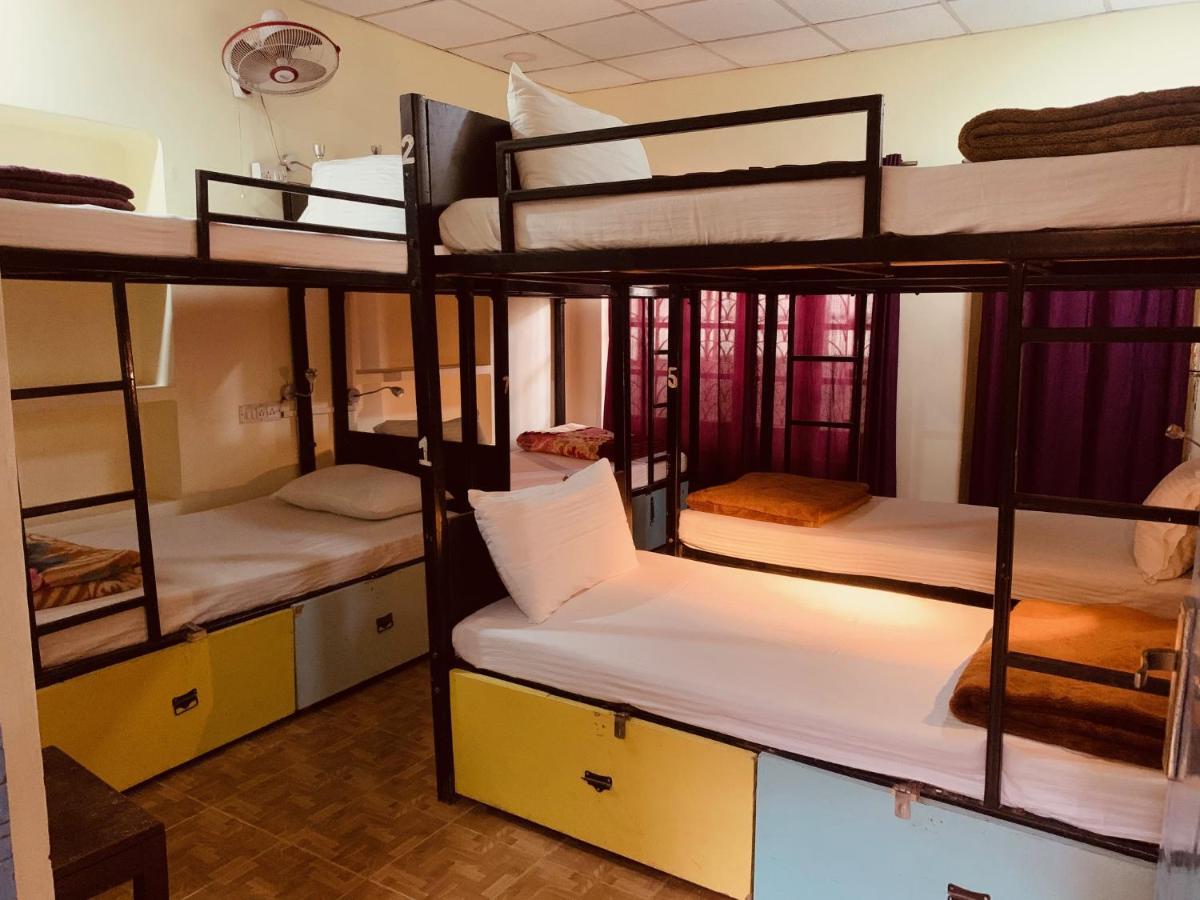 Vagabond Stay Hostel Varanasi Exterior foto