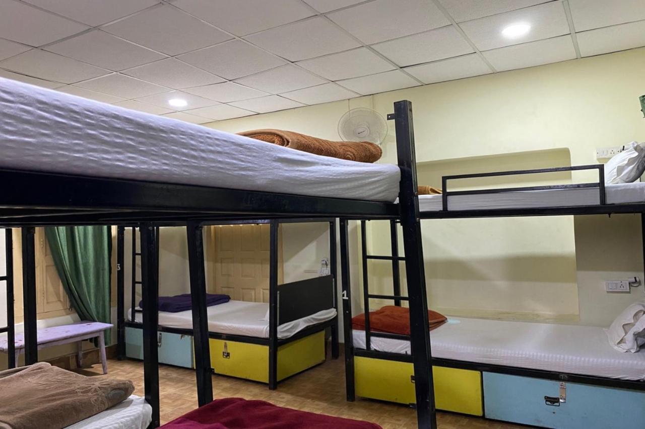 Vagabond Stay Hostel Varanasi Exterior foto