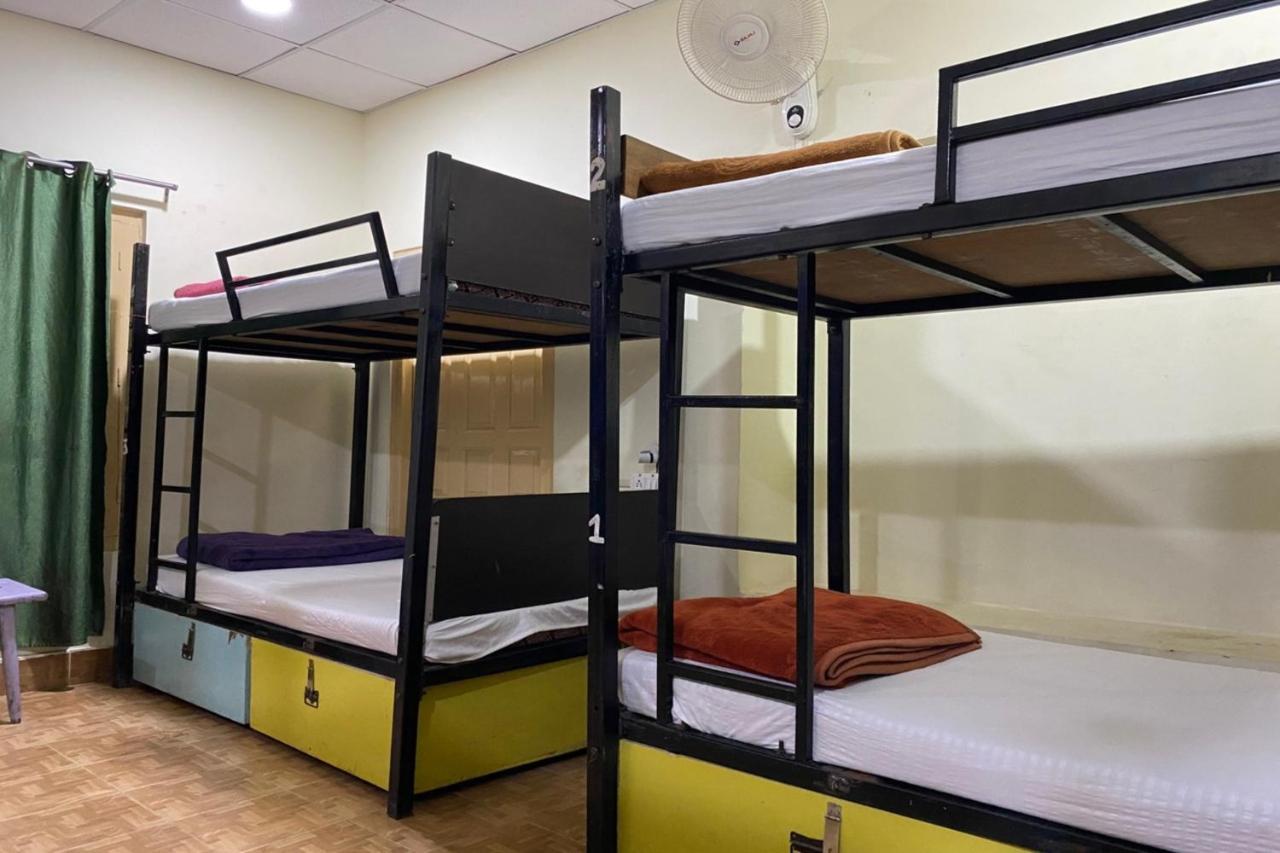 Vagabond Stay Hostel Varanasi Exterior foto