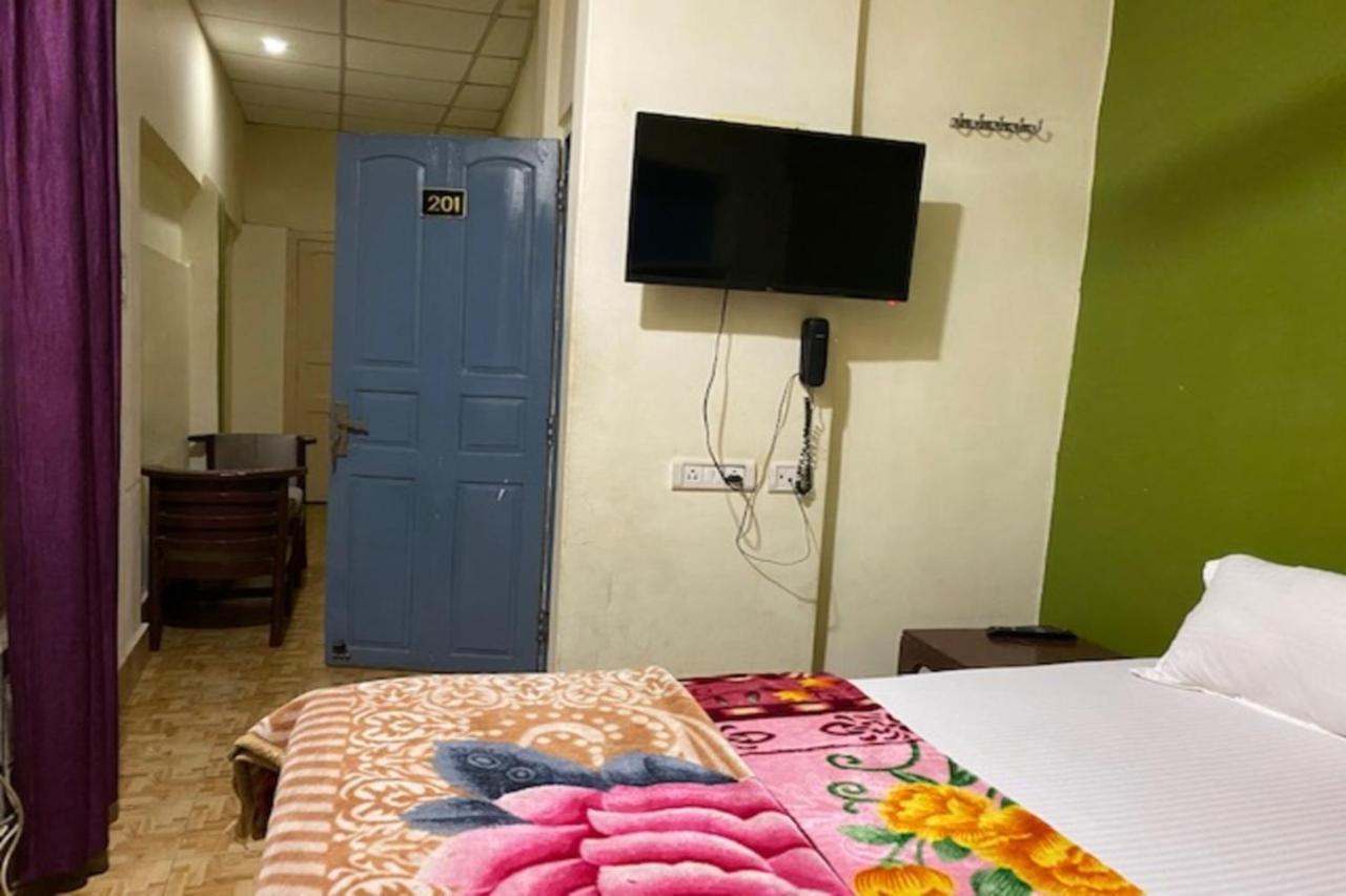 Vagabond Stay Hostel Varanasi Exterior foto