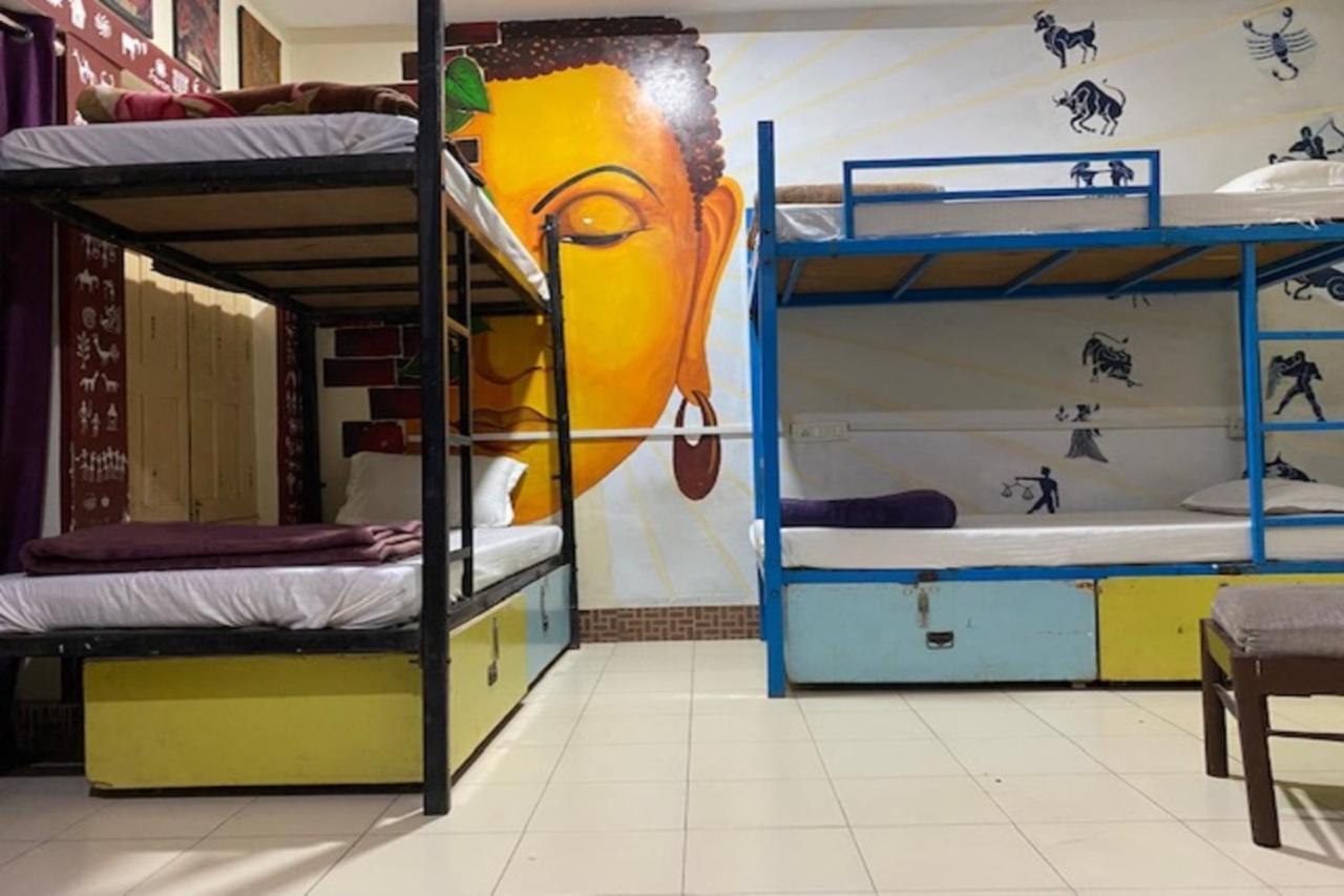 Vagabond Stay Hostel Varanasi Exterior foto