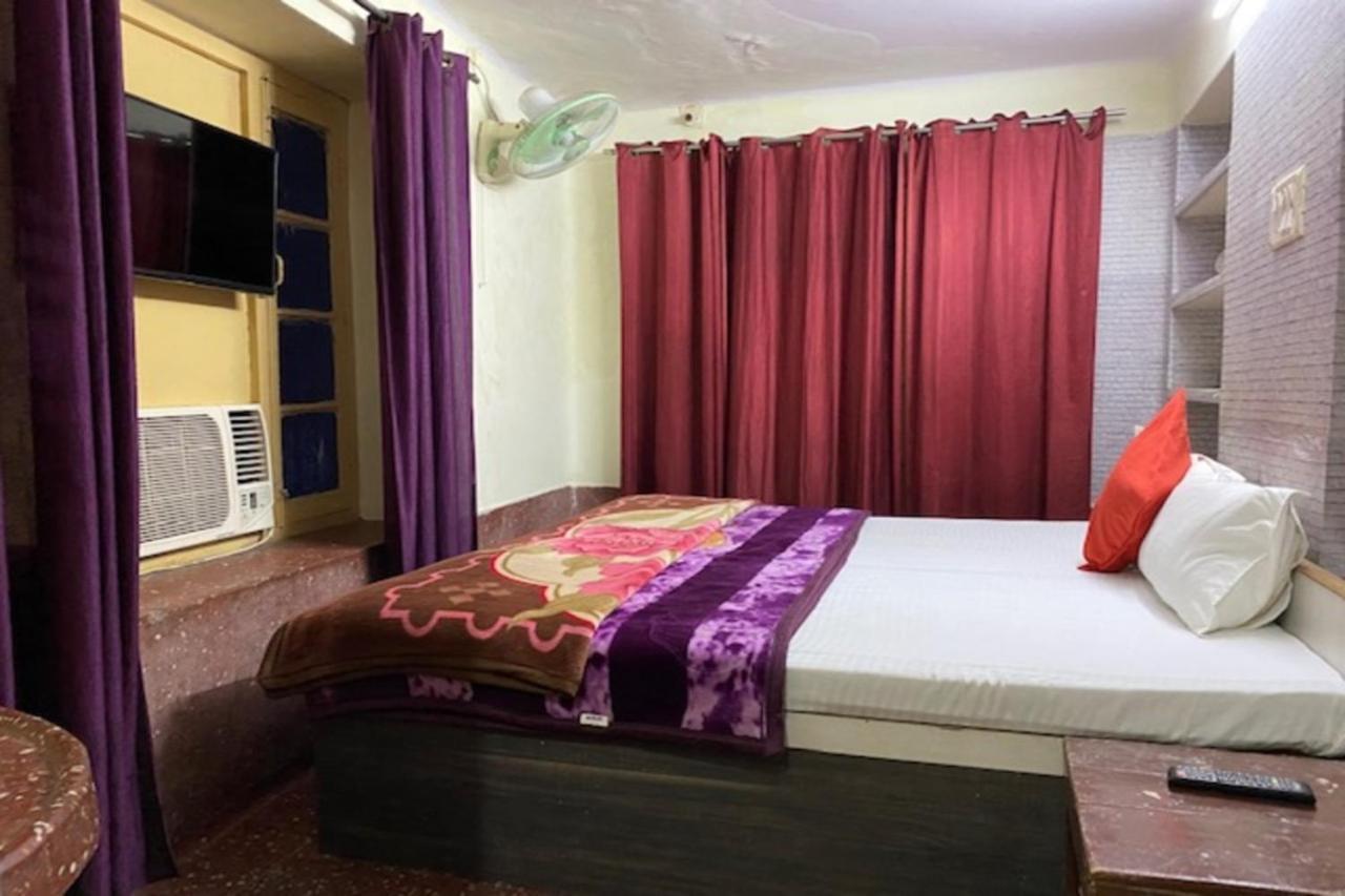 Vagabond Stay Hostel Varanasi Exterior foto